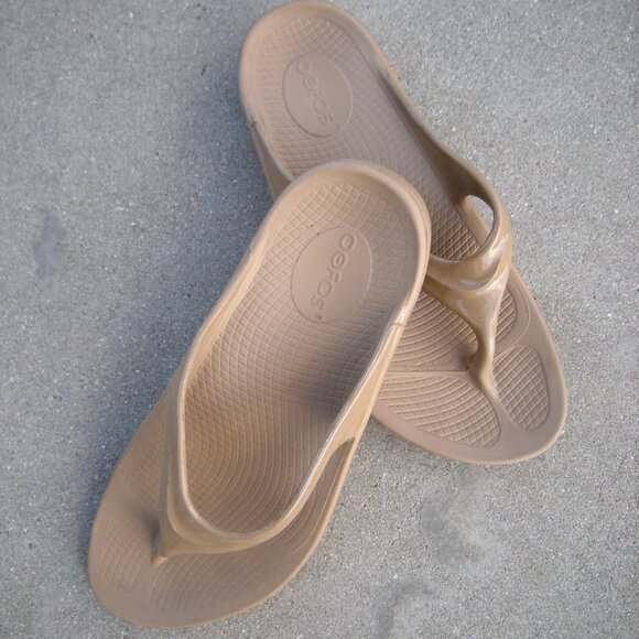 OOFOS Recovery Sandals OoLala Nude Size 10 barely worn - Picture 5 of 6